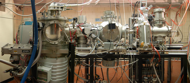 Helium droplet spectrometer